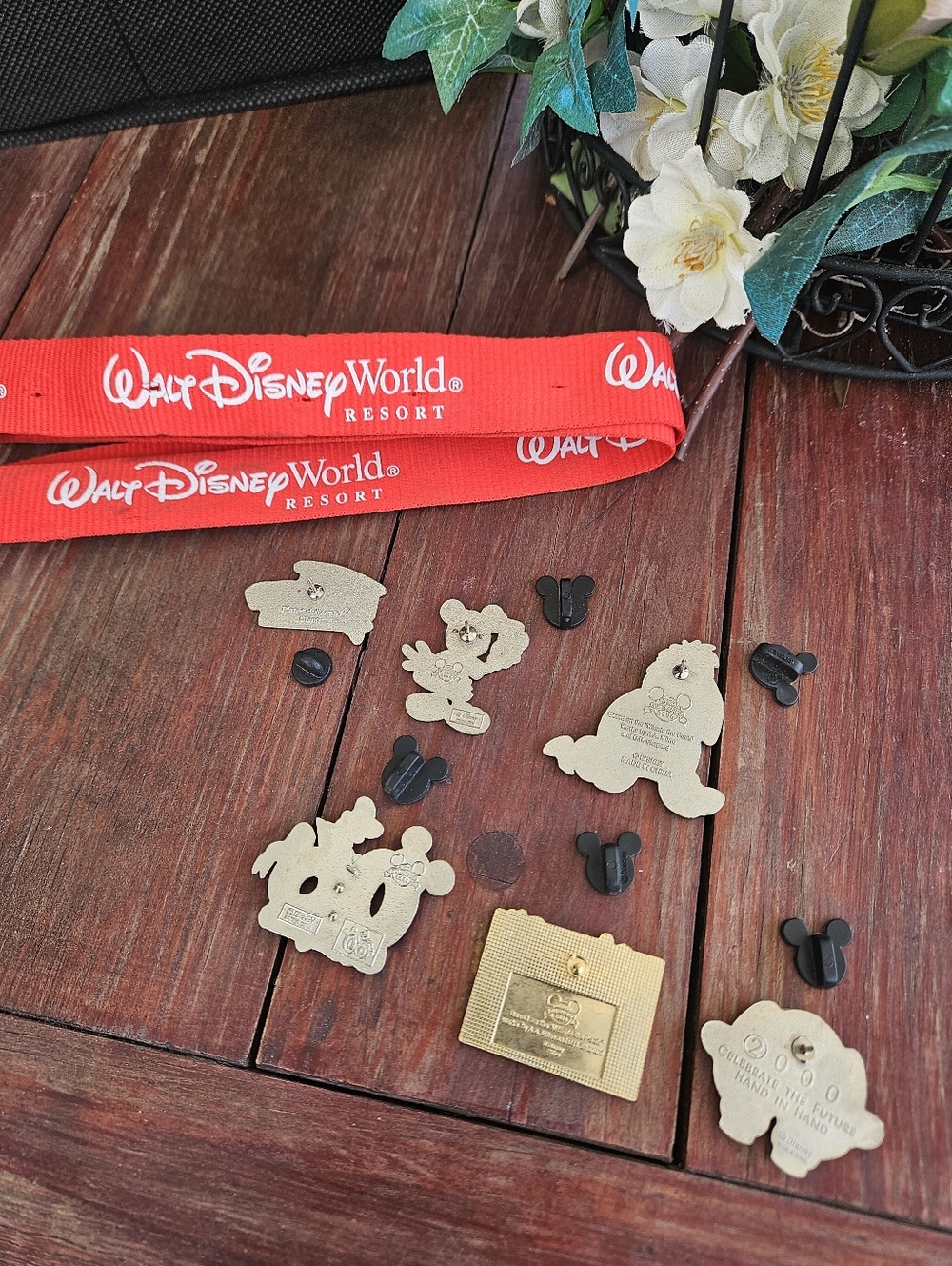 Vintage Walt Disney World Pin Lot 2000 2006 EPCOT Eeyore Mickey Planet Hollywood - Picture 2 of 13